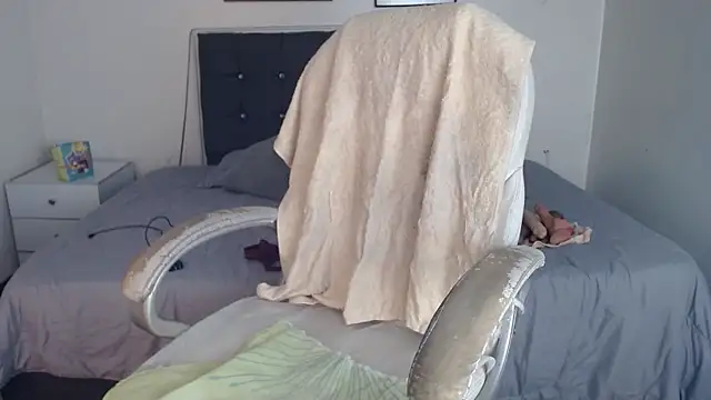 selena yourmilf online show from 05.18.26