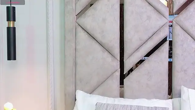 Snapshot of Sara_Boom chatting on 10.22.25 Sara Boom online show from 10.22.25