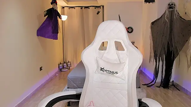 Snapshot of carleee_winter chatting on 10.16.25 carleee winter online show from 10.16.25