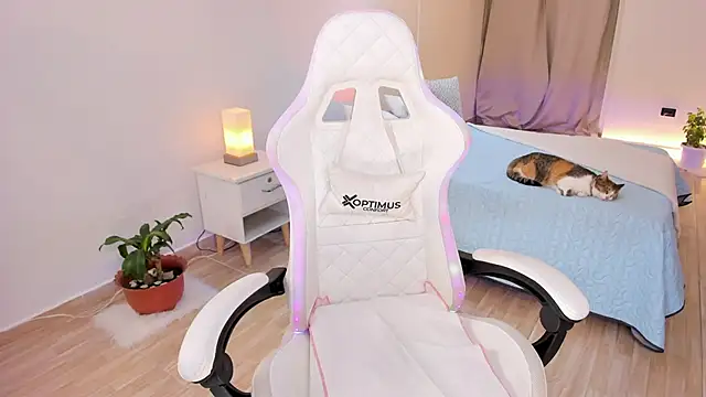 Snapshot of carleee_winter chatting on 11.23.25 carleee winter online show from 11.23.25