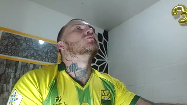 Snapshot of stripnolimits chatting on 11.08.25 stripnolimits online show from 11.08.25