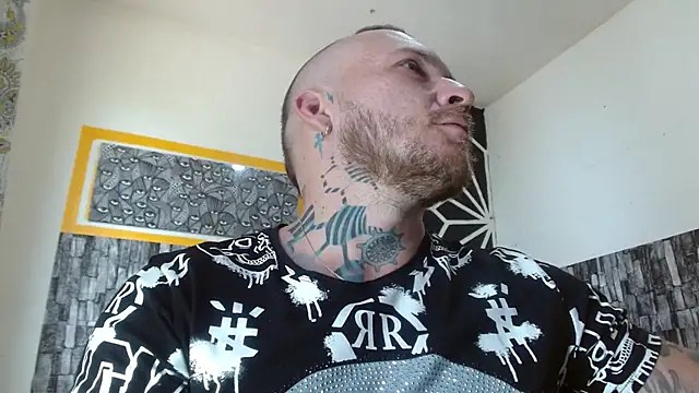 Snapshot of stripnolimits chatting on 12.04.25 stripnolimits online show from 12.04.25