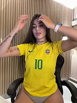 Snapshot of Sarasanders_4 chatting on 10.23.25 Sarasanders 4 online show from 10.23.25