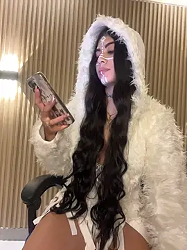 Snapshot of Sarasanders_4 chatting on 10.26.25 Sarasanders 4 online show from 10.26.25