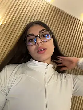 Snapshot of Sarasanders_4 chatting on 11.12.25 Sarasanders 4 online show from 11.12.25