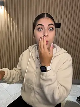 Snapshot of Sarasanders_4 chatting on 11.14.25 Sarasanders 4 online show from 11.14.25