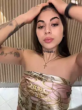 Snapshot of Sarasanders_4 chatting on 11.23.25 Sarasanders 4 online show from 11.23.25