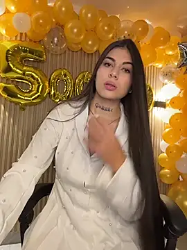 Snapshot of Sarasanders_4 chatting on 12.20.25 Sarasanders 4 online show from 12.20.25