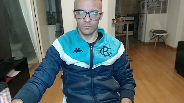 Snapshot of guachin_hunk chatting on 05.06.26 guachin hunk online show from 05.06.26