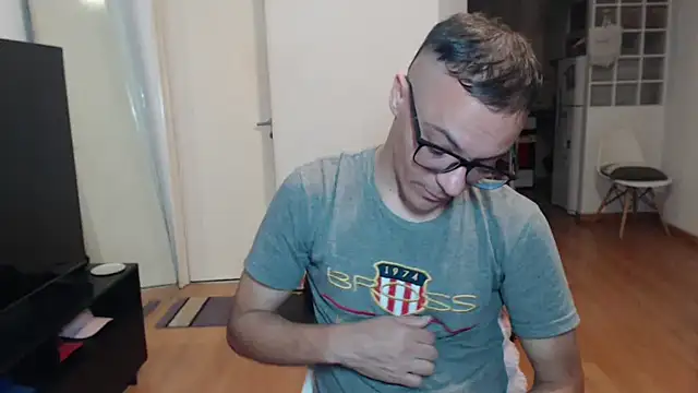 Snapshot of guachin_hunk chatting on 05.14.26 guachin hunk online show from 05.14.26