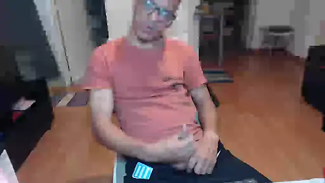 Snapshot of guachin_hunk chatting on 05.20.26 guachin hunk online show from 05.20.26