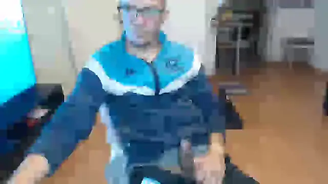 Snapshot of guachin_hunk chatting on 06.05.26 guachin hunk online show from 06.05.26