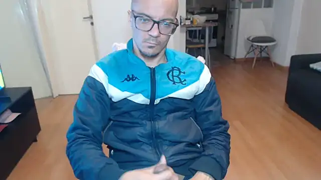 Snapshot of guachin_hunk chatting on 06.10.26 guachin hunk online show from 06.10.26