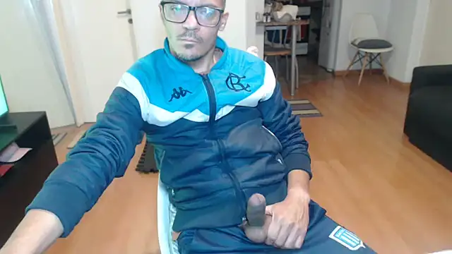 Snapshot of guachin_hunk chatting on 06.14.26 guachin hunk online show from 06.14.26
