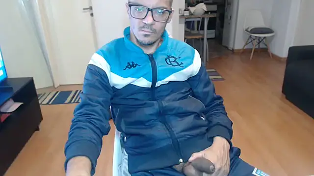 Snapshot of guachin_hunk chatting on 06.15.26 guachin hunk online show from 06.15.26