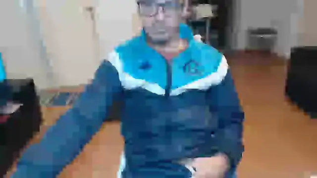 Snapshot of guachin_hunk chatting on 06.15.26 guachin hunk online show from 06.15.26