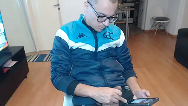 Snapshot of guachin_hunk chatting on 06.19.26 guachin hunk online show from 06.19.26