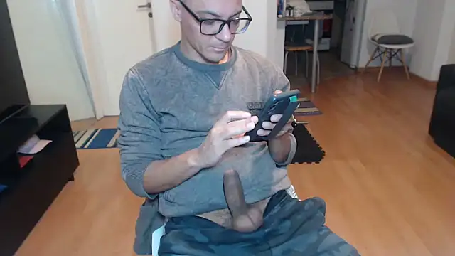 Snapshot of guachin_hunk chatting on 06.25.26 guachin hunk online show from 06.25.26