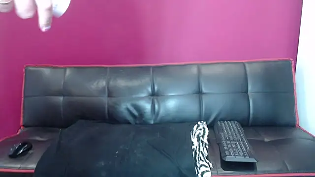 Young Strawberryy online show from 02.20.25