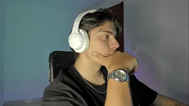 Giordano Russo online show from 10.21.25