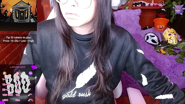 Snapshot of MidoriQuiinn chatting on 10.13.25 MidoriQuiinn online show from 10.13.25