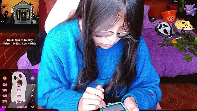 Snapshot of MidoriQuiinn chatting on 10.21.25 MidoriQuiinn online show from 10.21.25