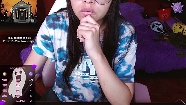 Snapshot of MidoriQuiinn chatting on 10.28.25 MidoriQuiinn online show from 10.28.25