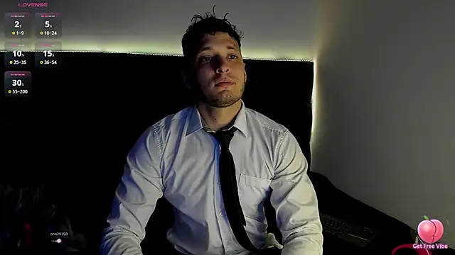Snapshot of alejandro__2 chatting on 10.03.25 alejandro 2 online show from 10.03.25