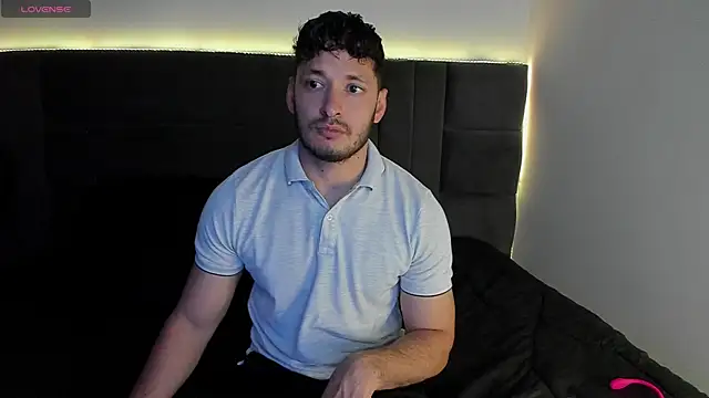 Snapshot of alejandro__2 chatting on 10.14.25 alejandro 2 online show from 10.14.25