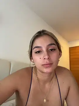 Snapshot of oriana_zoeee chatting on 06.08.26 oriana zoeee online show from 06.08.26