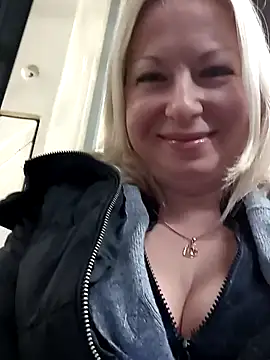 Snapshot of Arina_smiles chatting on 12.08.24 Arina smiles online show from 12.08.24