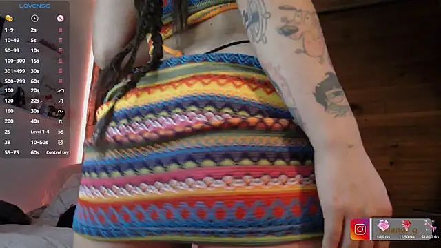 Snapshot of valenor_ chatting on 02.06.25 valenor online show from 02.06.25