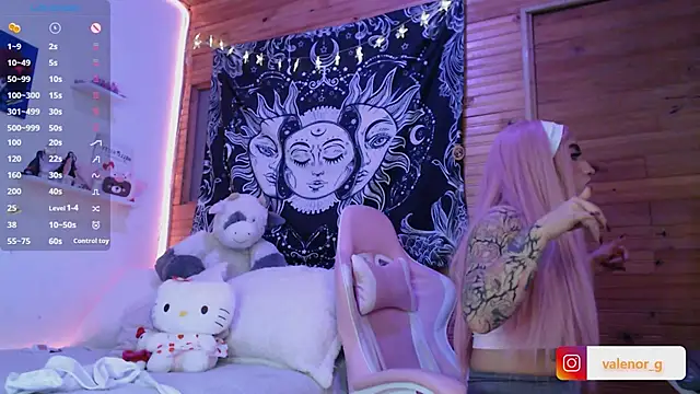 Snapshot of valenor_ chatting on 03.09.25 valenor online show from 03.09.25