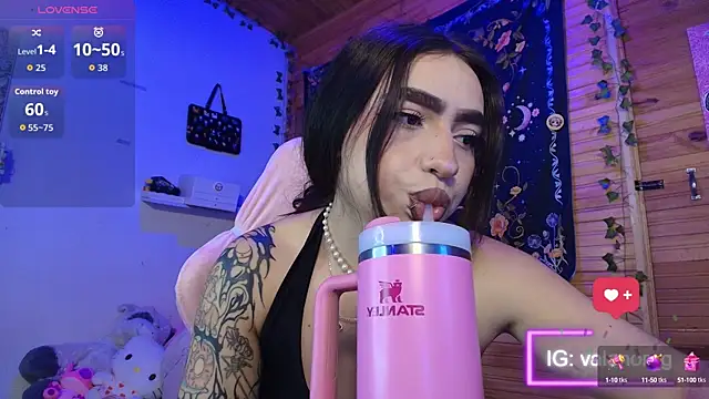 Snapshot of valenor_ chatting on 09.15.25 valenor online show from 09.15.25