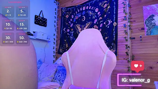 Snapshot of valenor_ chatting on 09.30.25 valenor online show from 09.30.25