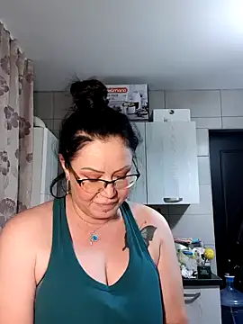 x  KHALEESI  x online show from 12.05.24