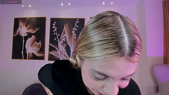 NiaHolland online show from 02.01.26