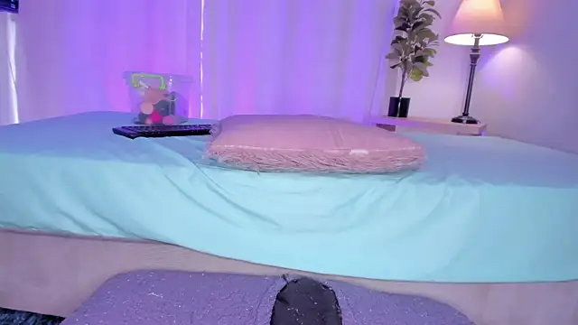 hot booty  online show from 02.15.25