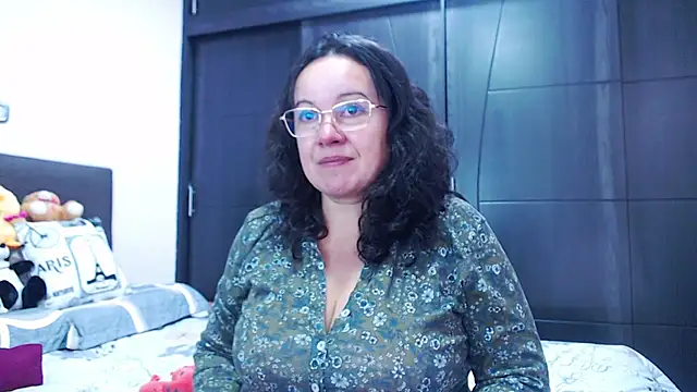 Sonialorens  online show from 09.09.25