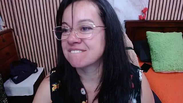 Sonialorens  online show from 10.17.25