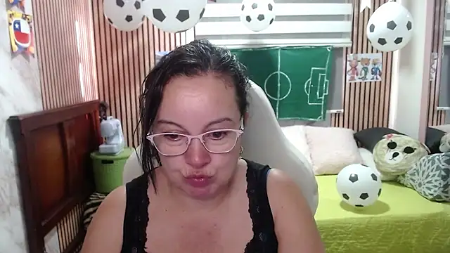Snapshot of Sonialorens_ chatting on 06.11.26 Sonialorens online show from 06.11.26