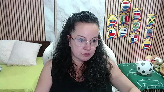 Snapshot of Sonialorens_ chatting on 06.23.26 Sonialorens online show from 06.23.26