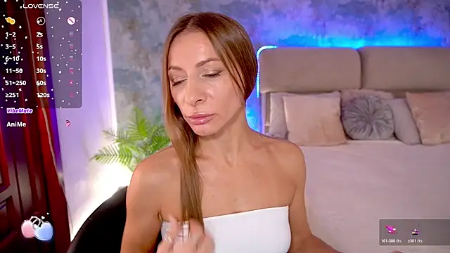 MirandaHobbs online show from 10.18.25