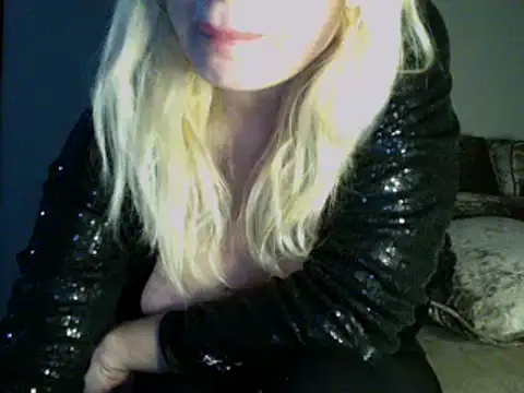Snapshot of Lisavontease chatting on 02.02.25 Lisavontease online show from 02.02.25