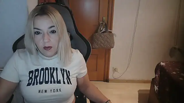 Snapshot of bekka__ chatting on 10.31.25 bekka online show from 10.31.25