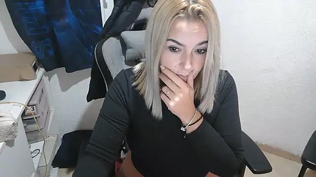 Snapshot of bekka__ chatting on 11.10.25 bekka online show from 11.10.25