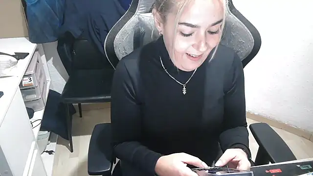 Snapshot of bekka__ chatting on 11.15.25 bekka online show from 11.15.25