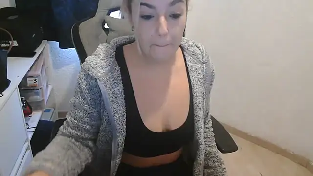 Snapshot of bekka__ chatting on 12.01.25 bekka online show from 12.01.25