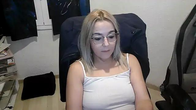 Snapshot of bekka__ chatting on 12.15.25 bekka online show from 12.15.25