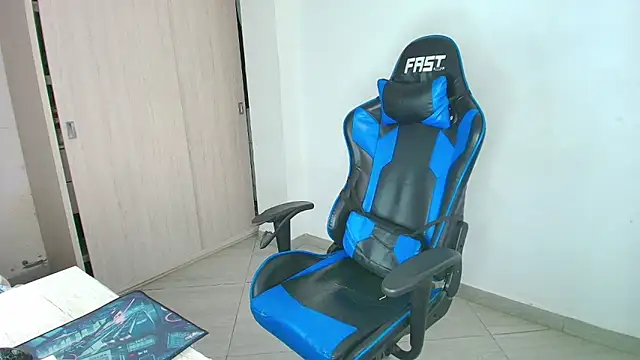 sophiax-x online show from 01.30.25